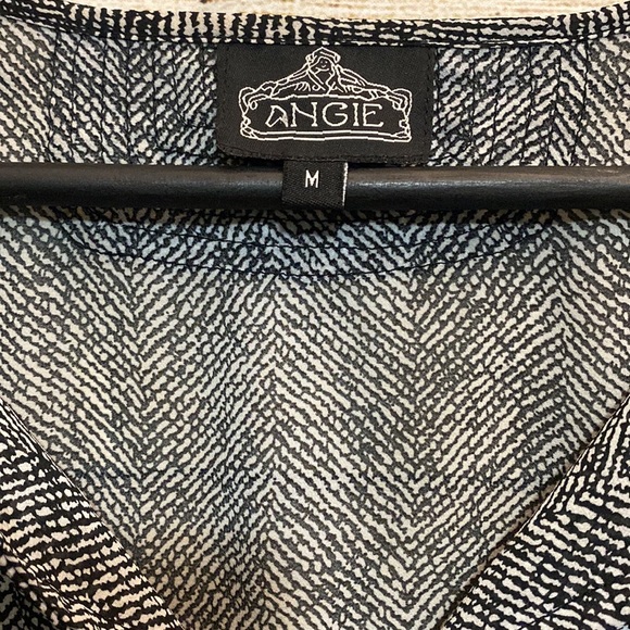 MED | 3/4 Sleeve semi sheer top- black & white - Picture 6 of 9